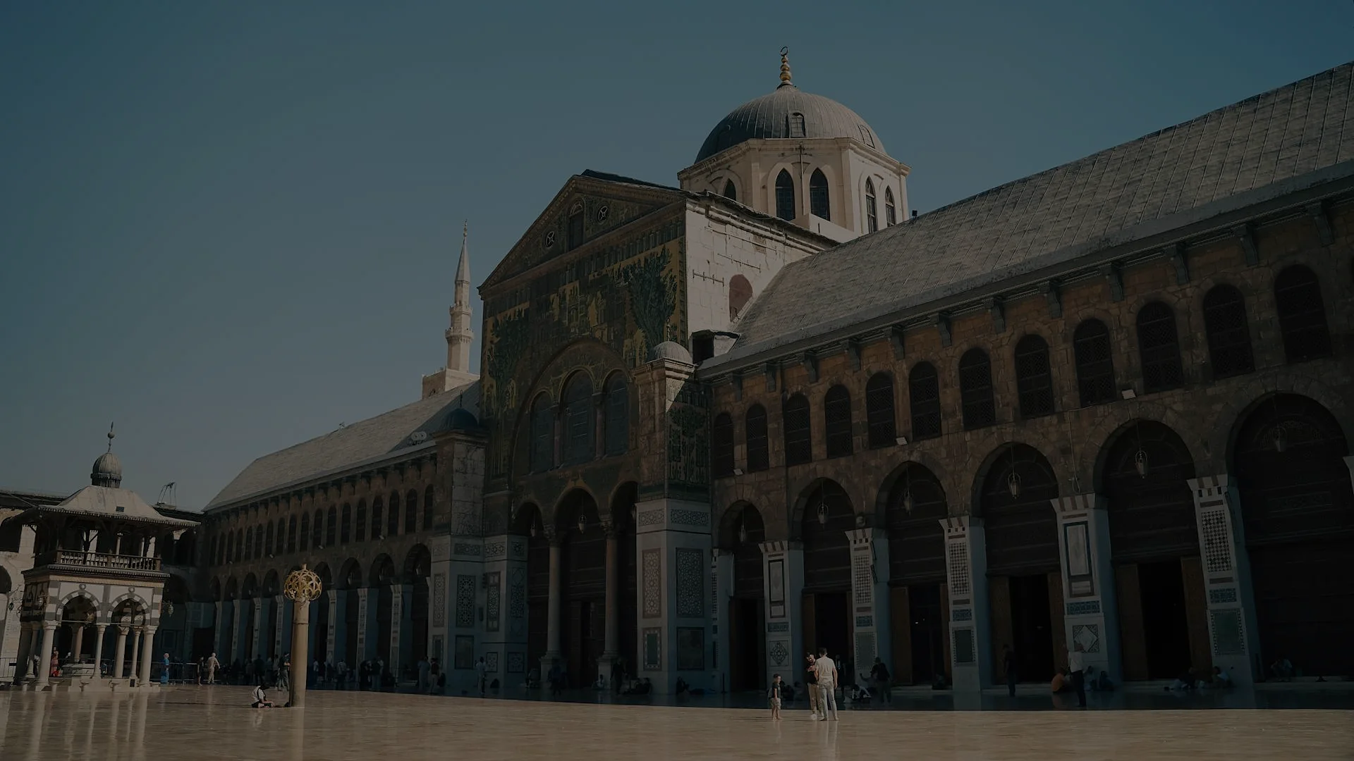 A picture of the Umayyad Mosque Courtyard in Damascus